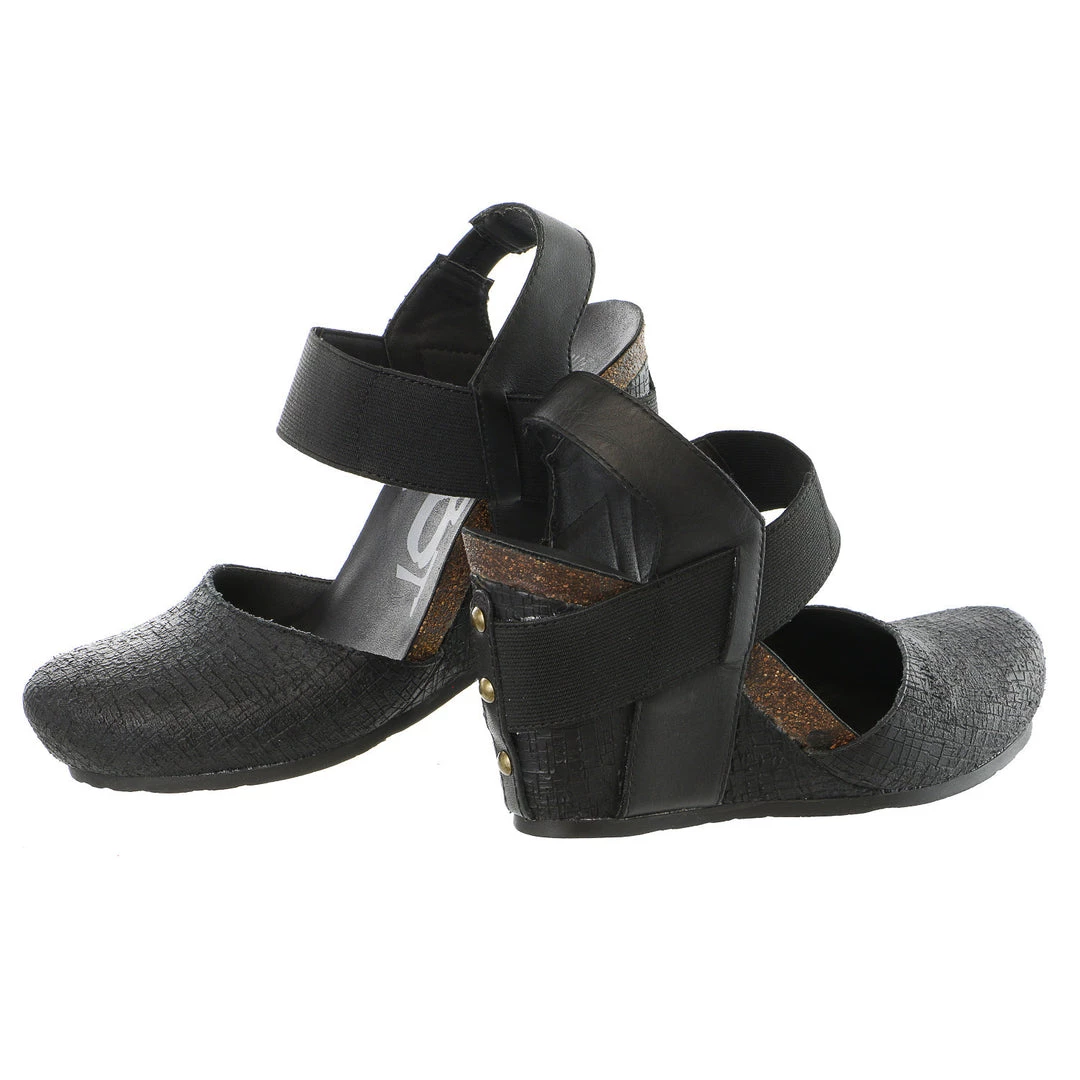 OTBT Rexburg Wedge Pump - Women's 4 OTBT Rexburg Wedge Pump - Women's